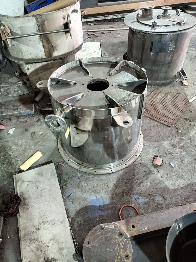 Machined centrifuge base with mounting flange