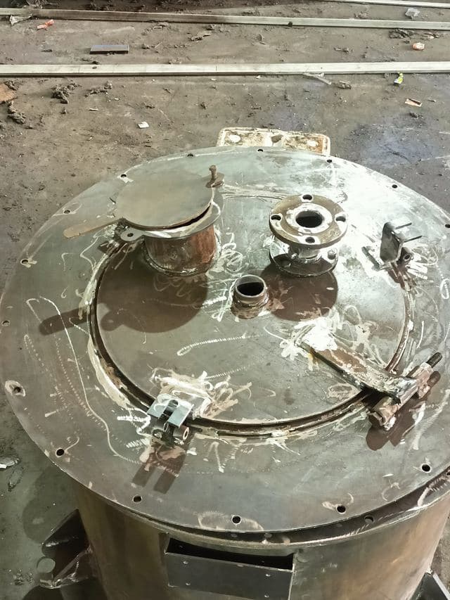 Top cover plate with flanges and fittings